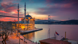 Ortaköy Camii ve Boğaz Köprüsü Manzarası