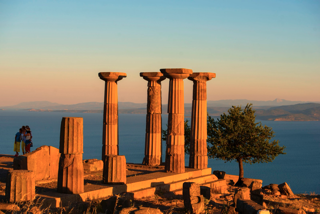 Assos Athena Tapınağı ve Behramkale Manzarası
