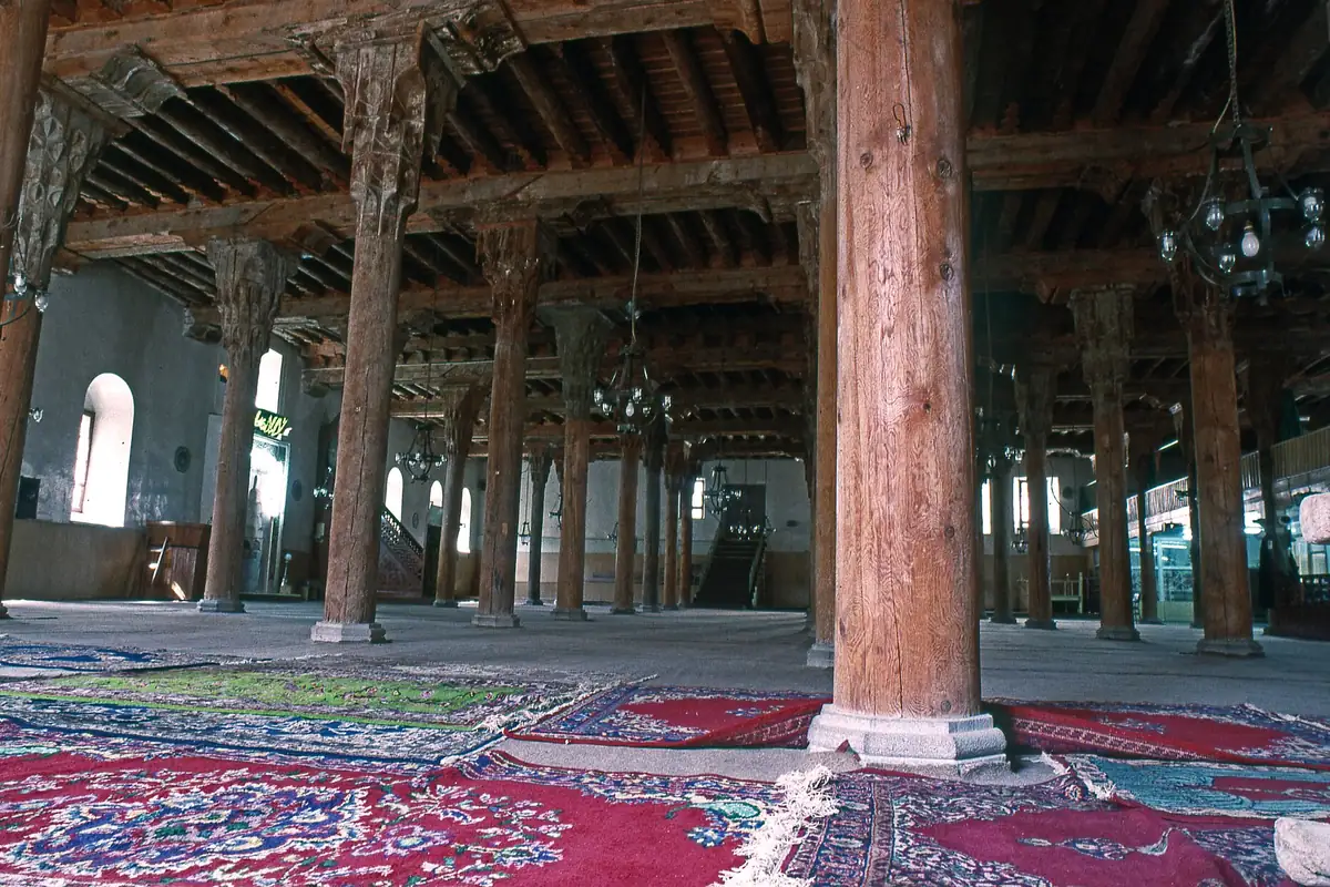 Ulu Cami'nin ahşap direkleri ve kirişli tavanı, Afyonkarahisar