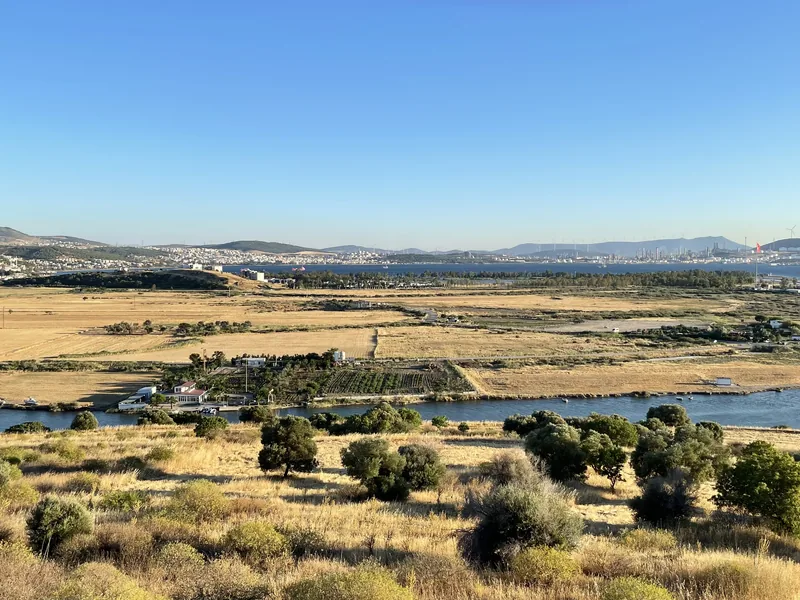 Aliağa'da Myrina antik kenti çevresinden körfez görünümü