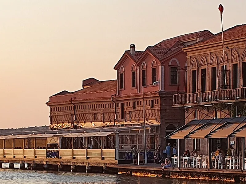 Ayvalık merkez ve iskele, akşam ışığında