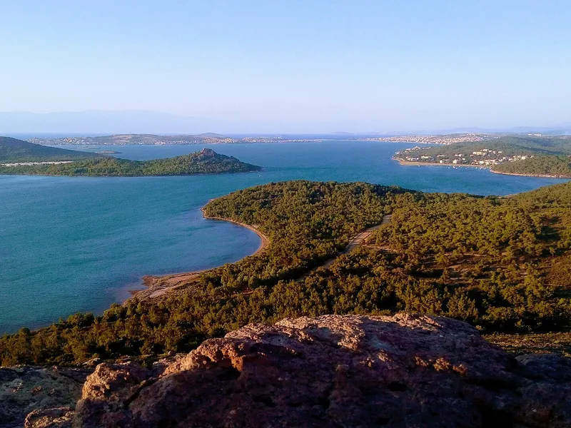 Ayvalık Adaları Tabiat Parkı'nda gün batımı manzarası, Şeytan Sofrası yönü