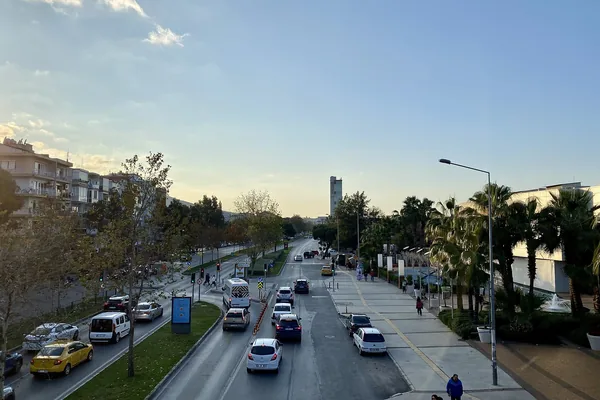 Balçova'da Mithatpaşa Caddesi ve çevresi