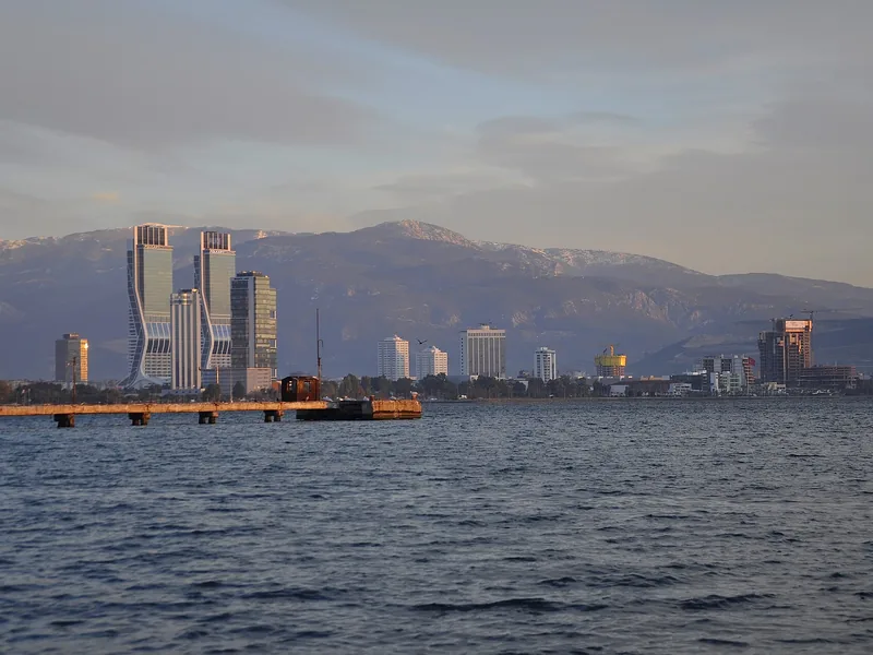Bayraklı'da Folkart Towers ikiz kuleleri