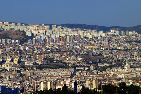 Bayraklı'da cadde ve yerleşim