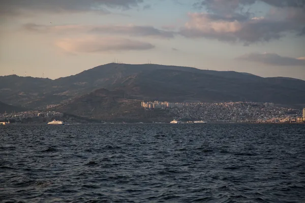 Yamanlar Dağı ve eteğindeki yerleşim