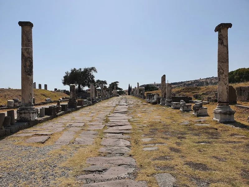 Asklepion'daki sütunlu kutsal yol