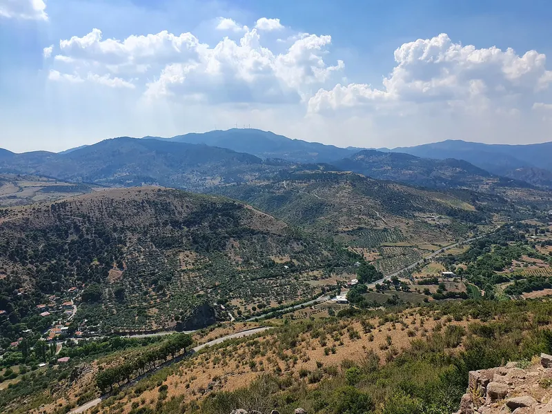 Bergama çevresindeki zeytinlikler ve Bakırçay ovası
