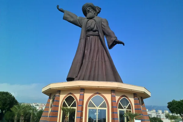 Buca Mevlana heykeli ve mesire alanı
