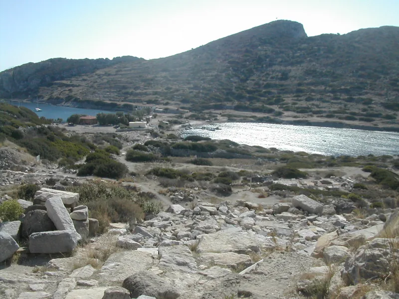 Knidos'ta iki limanı ayıran berzah ve kalıntılar
