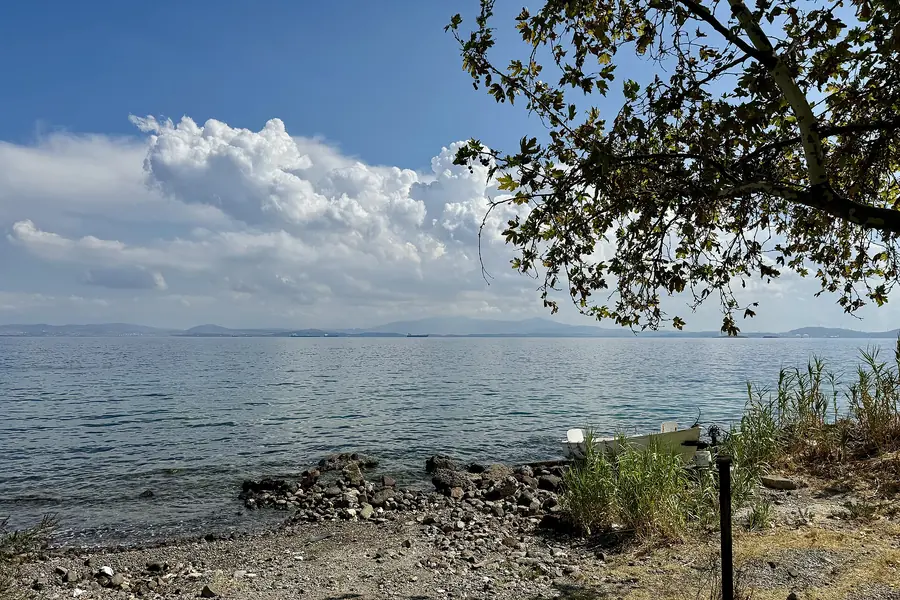 Denizköy sahilinden Ege Denizi manzarası