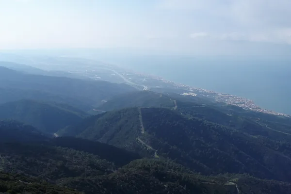 Yamaçtan Güzelbahçe ve körfez görünümü