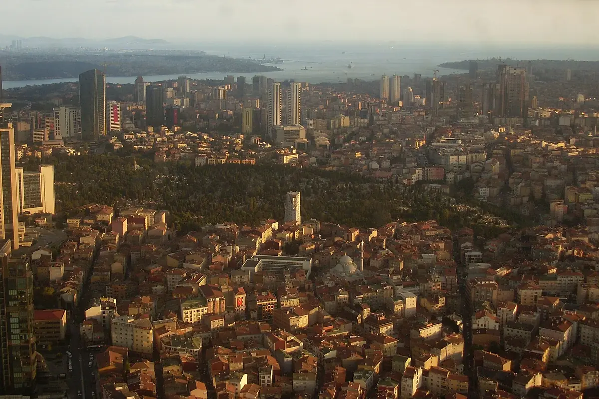 Şişli'de bir gökdelenin gözlem terasından İstanbul manzarası