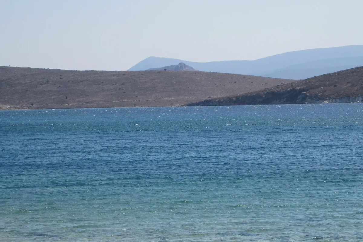 Çeşme Yarımadası’nda maki örtülü kıyı ve koy manzarası