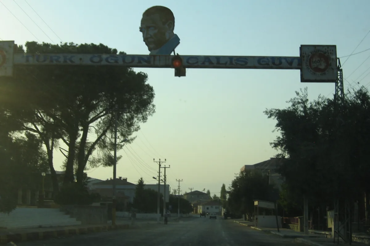Başaran mahallesi (Kuyucak) girişinde Atatürk'ün