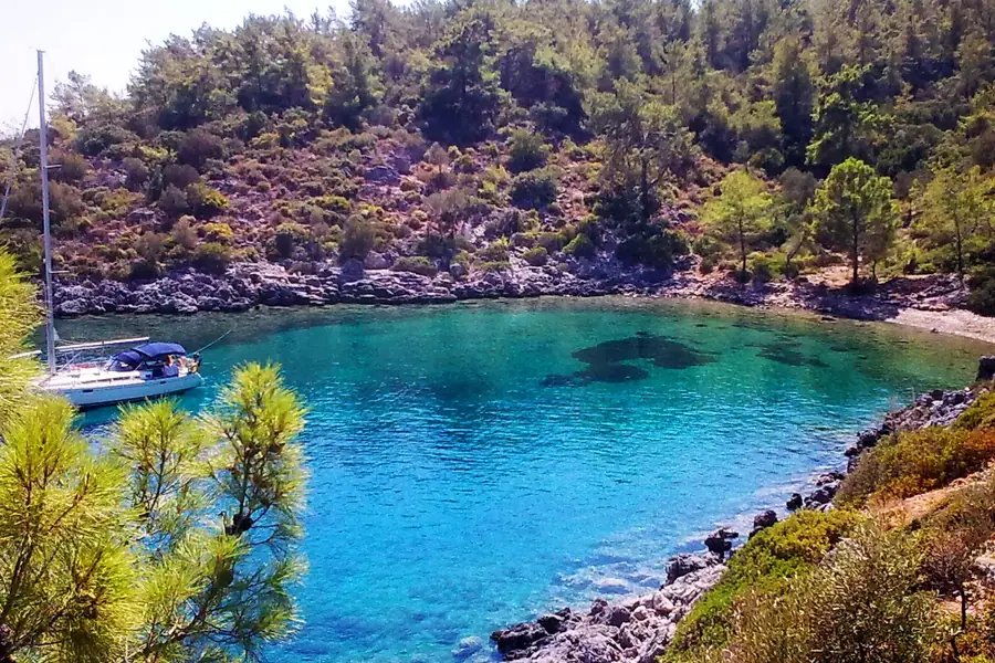 Mazıköy'e komşu bir koyda kıyı görünümü (temsili)