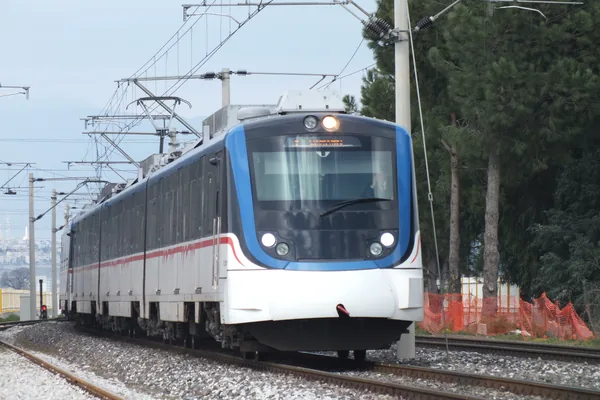 Ulukent istasyonunda bekleyen tren