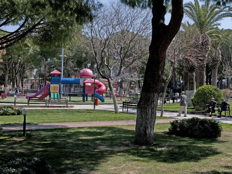 Menemen'de şehir parkı ve çevresi