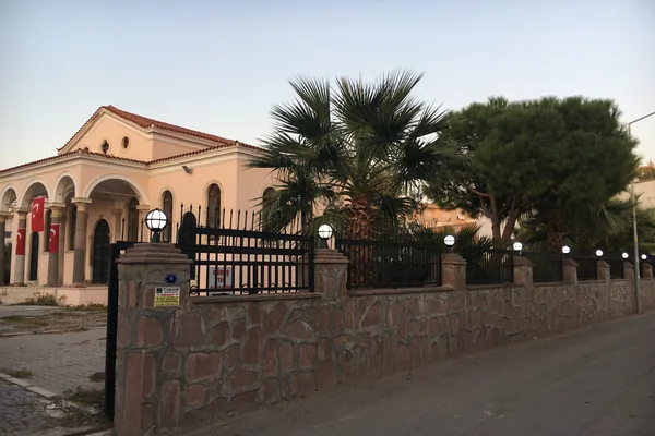 Menemen'de tarihi kilise yapısı