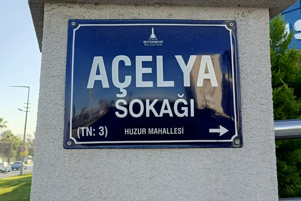 Narlıdere'de bir konut sokağı