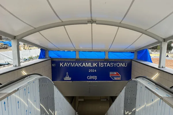 Narlıdere Kaymakamlık metro istasyonu girişi