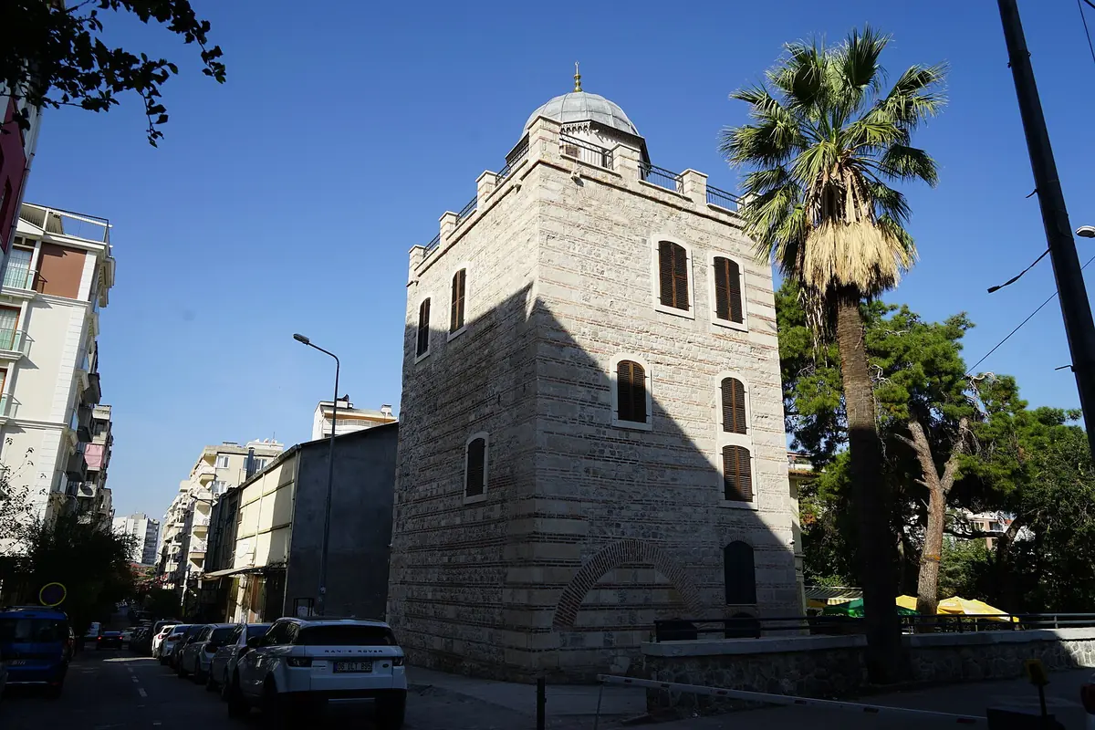 Manisa Sarayı'ndan günümüze kalan tek yapı Fatih Kulesi