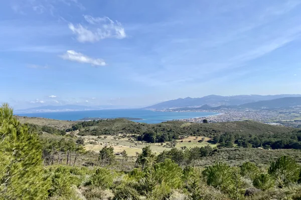 Çeşmealtı-Özbek yolundan Urla körfezi manzarası