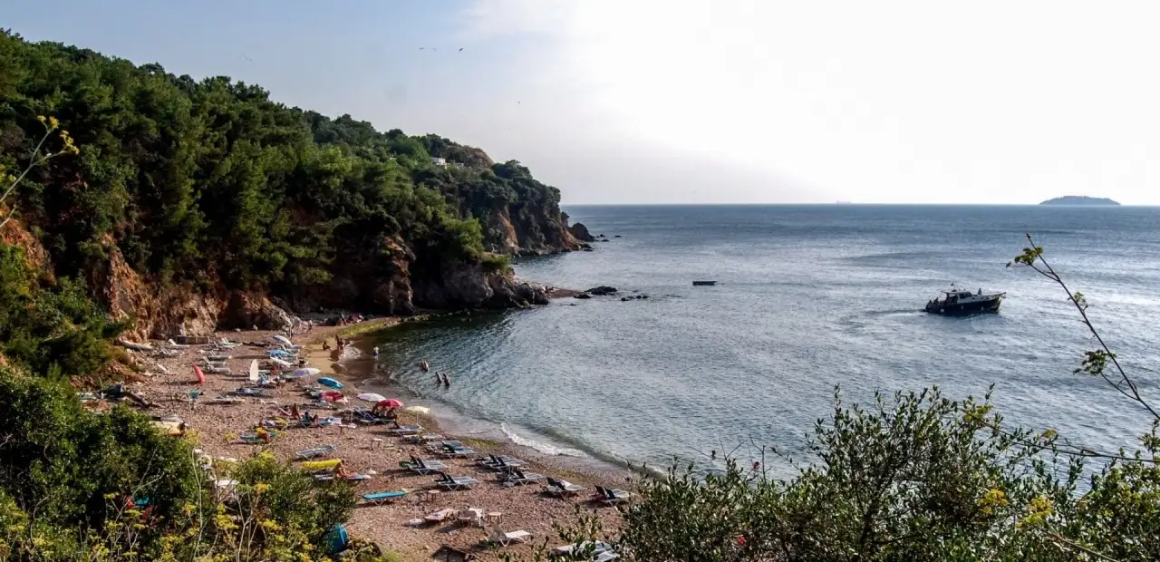 Burgazada Madam Martha Koyu kamp alanı