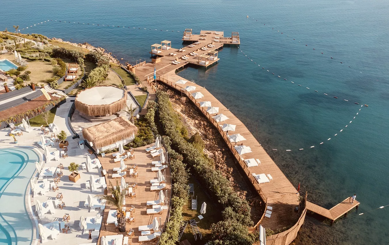 Suyah Pool Club Susona