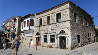 Tarihi Taş Evler ve Pers Mezar Anıtları