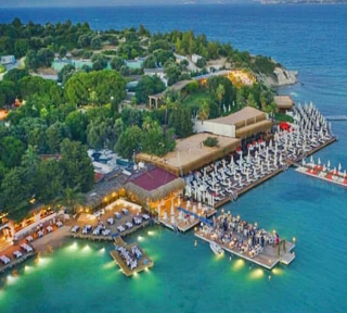 White Beach Ayayorgi Çeşme